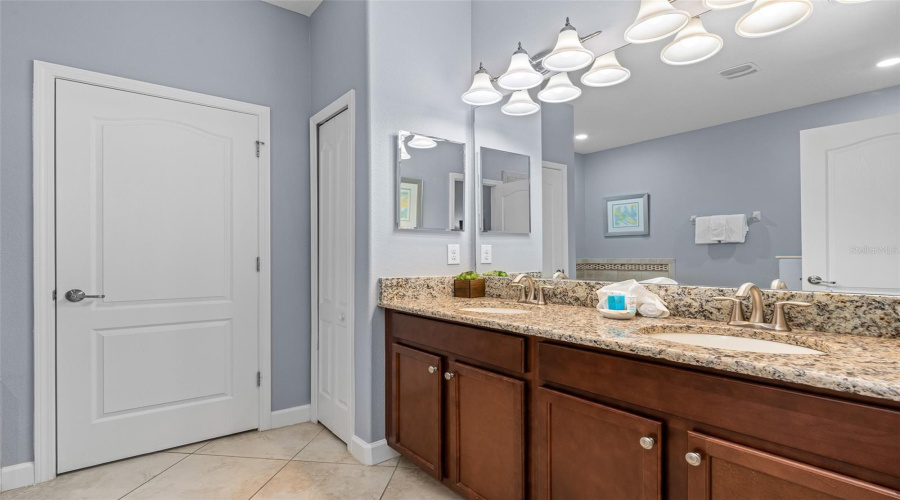 DAVENPORT, Florida 33896, 8 Bedrooms Bedrooms, ,5 BathroomsBathrooms,Residential,For Sale,WEDGE,0,MFRS5131100