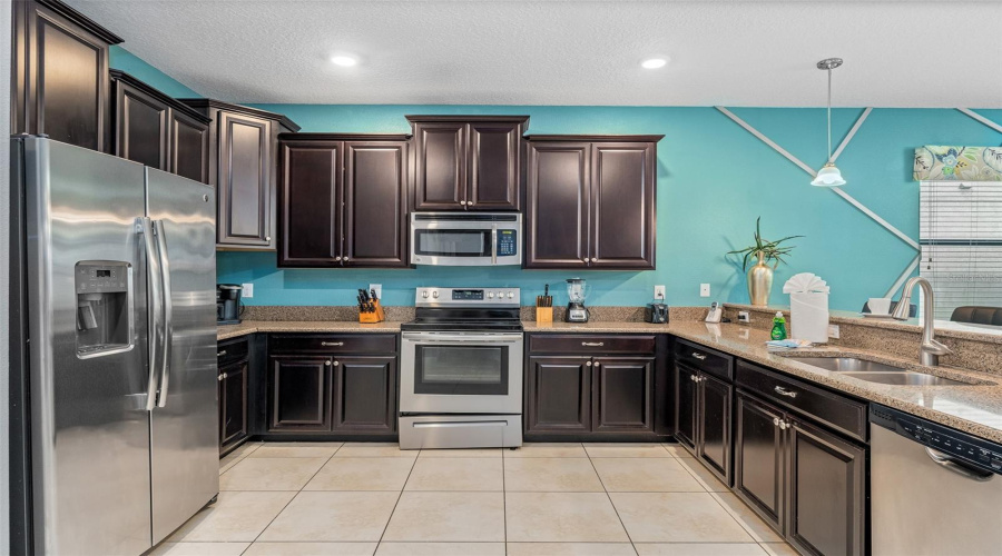 DAVENPORT, Florida 33896, 8 Bedrooms Bedrooms, ,5 BathroomsBathrooms,Residential,For Sale,WEDGE,0,MFRS5131100