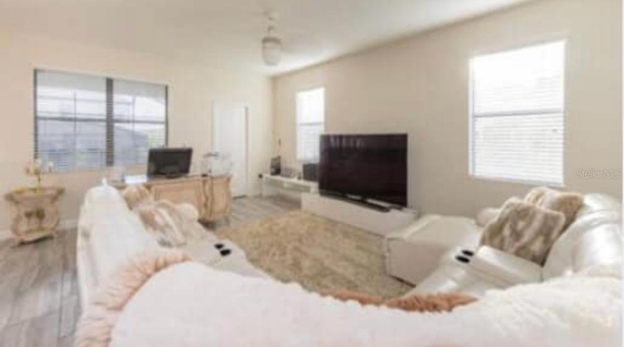 DAVENPORT, Florida 33896, 6 Bedrooms Bedrooms, ,6 BathroomsBathrooms,Residential,For Sale,ROLLING FAIRWAY,0,MFRO6328702