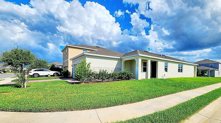 DAVENPORT, Florida 33837, 4 Bedrooms Bedrooms, ,2 BathroomsBathrooms,Residential,For Sale,SWAN SWIM,0,MFRS5131230