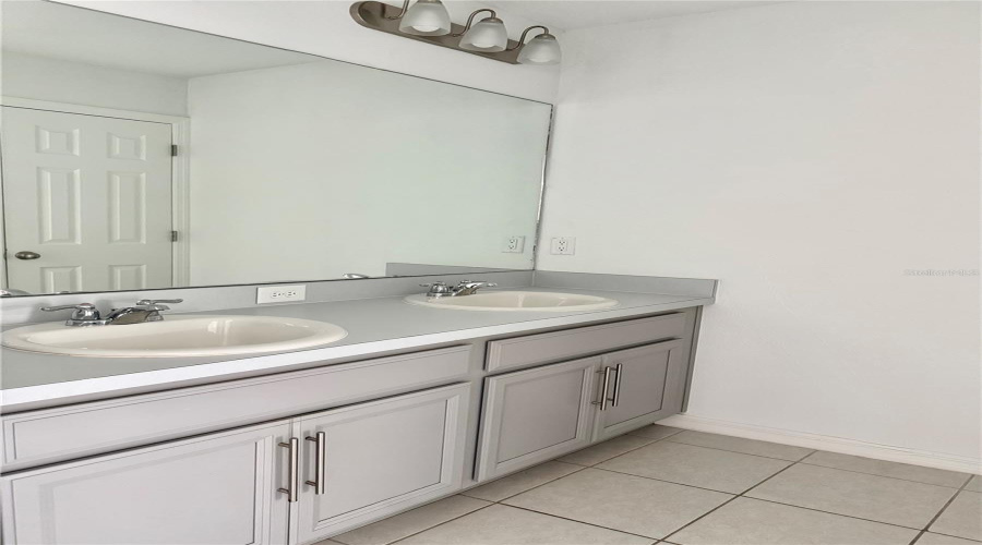 DAVENPORT, Florida 33896, 3 Bedrooms Bedrooms, ,2 BathroomsBathrooms,Residential,For Sale,ABERDEEN,0,MFRO6328815