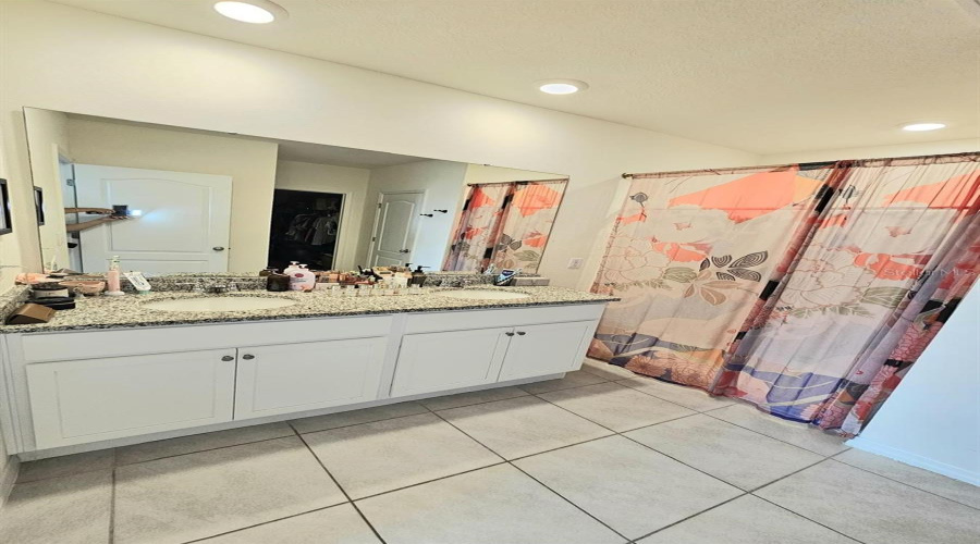 DAVENPORT, Florida 33837, 4 Bedrooms Bedrooms, ,2 BathroomsBathrooms,Residential,For Sale,CASCADES,0,MFRO6328839