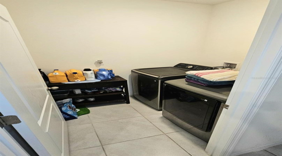 DAVENPORT, Florida 33837, 4 Bedrooms Bedrooms, ,2 BathroomsBathrooms,Residential,For Sale,CASCADES,0,MFRO6328839