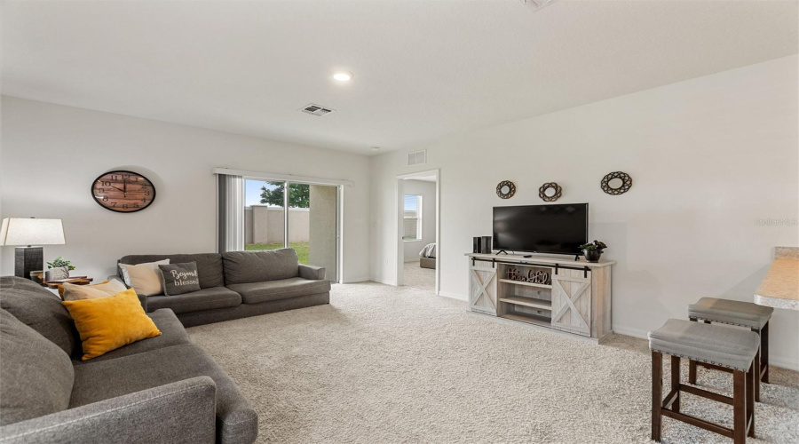 DAVENPORT, Florida 33837, 3 Bedrooms Bedrooms, ,2 BathroomsBathrooms,Residential,For Sale,EAGLEVIEW,0,MFRP4935593