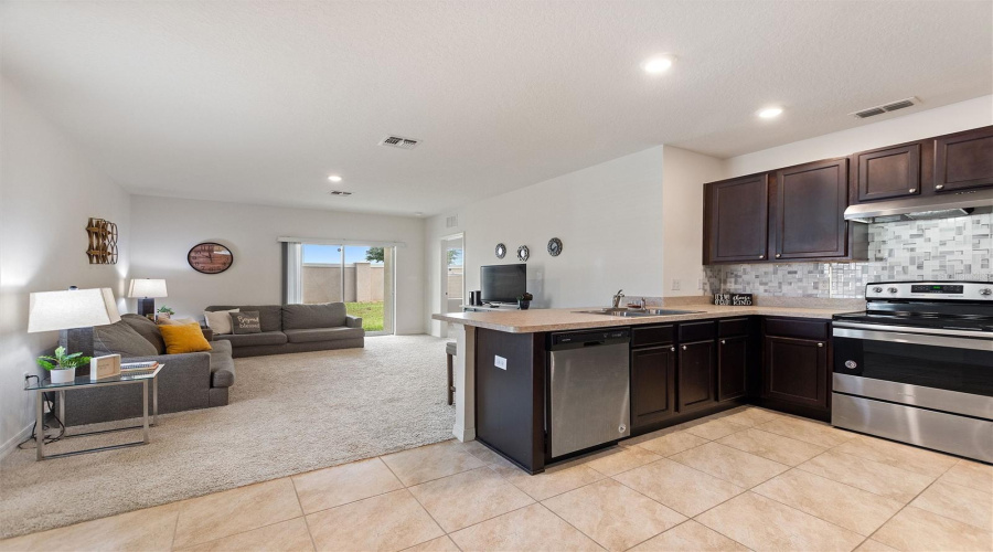 DAVENPORT, Florida 33837, 3 Bedrooms Bedrooms, ,2 BathroomsBathrooms,Residential,For Sale,EAGLEVIEW,0,MFRP4935593