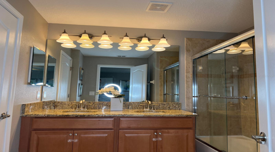KISSIMMEE, Florida 34747, 4 Bedrooms Bedrooms, ,3 BathroomsBathrooms,Residential,For Sale,BANANA PALM,0,MFRO6326328