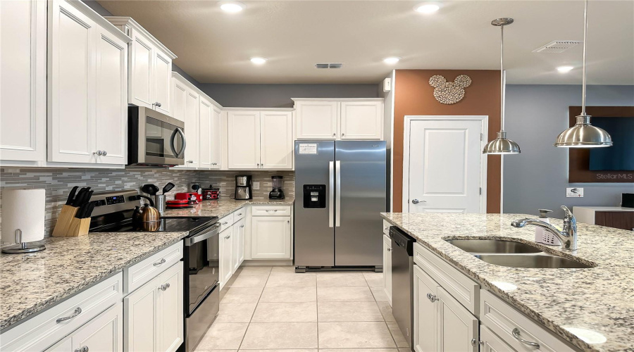 DAVENPORT, Florida 33897, 5 Bedrooms Bedrooms, ,4 BathroomsBathrooms,Residential,For Sale,LANA AVENUE,0,MFRO6328021