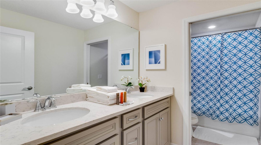 DAVENPORT, Florida 33897, 6 Bedrooms Bedrooms, ,5 BathroomsBathrooms,Residential,For Sale,ALOHA,0,MFRO6308656