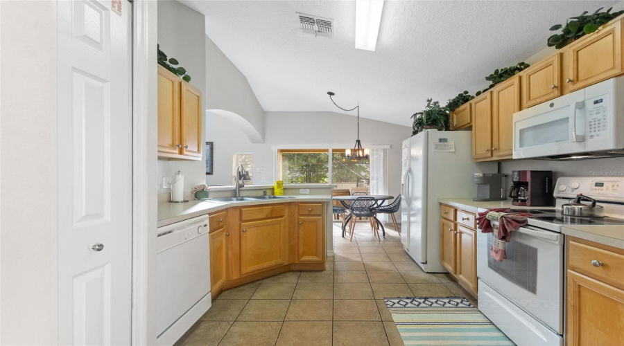 DAVENPORT, Florida 33897, 5 Bedrooms Bedrooms, ,4 BathroomsBathrooms,Residential,For Sale,SOLANA,0,MFRO6328136