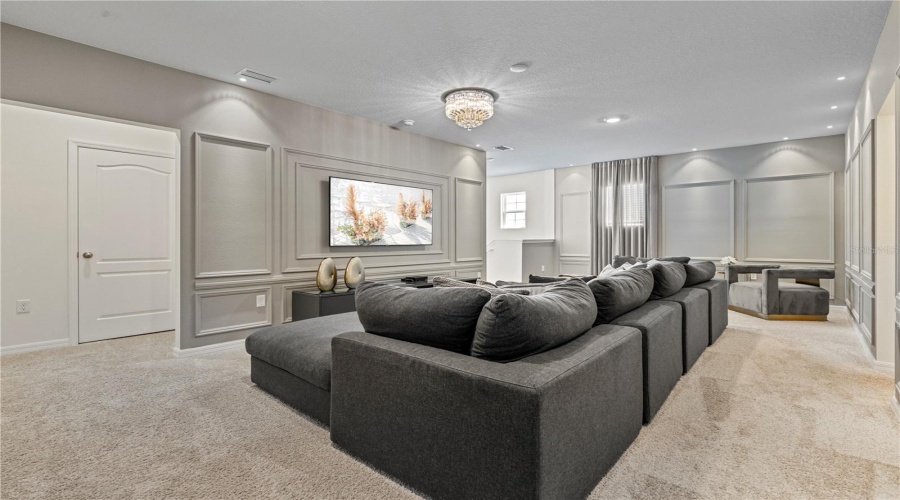 DAVENPORT, Florida 33837, 6 Bedrooms Bedrooms, ,5 BathroomsBathrooms,Residential,For Sale,OAKMOSS,0,MFRO6327785