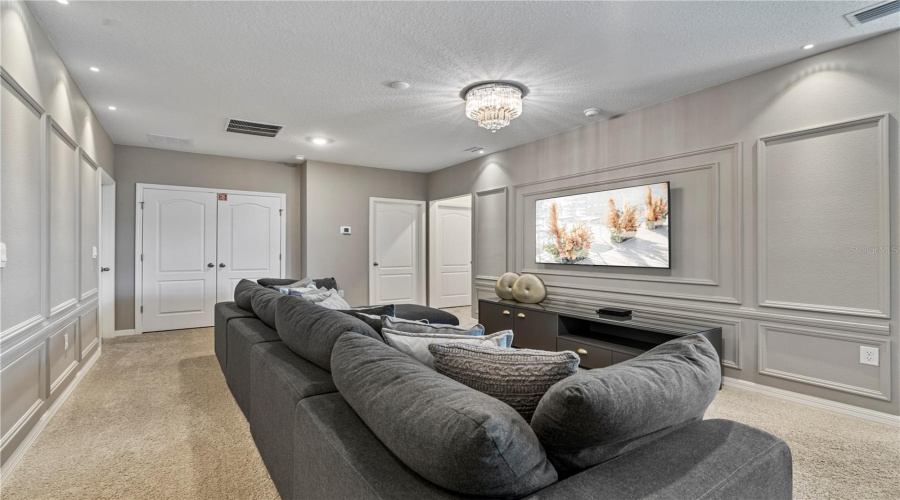 DAVENPORT, Florida 33837, 6 Bedrooms Bedrooms, ,5 BathroomsBathrooms,Residential,For Sale,OAKMOSS,0,MFRO6327785