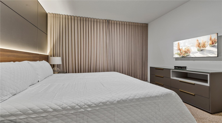 DAVENPORT, Florida 33837, 6 Bedrooms Bedrooms, ,5 BathroomsBathrooms,Residential,For Sale,OAKMOSS,0,MFRO6327785