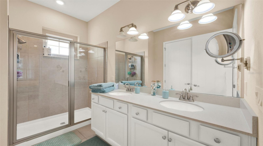 KISSIMMEE, Florida 34747, 3 Bedrooms Bedrooms, ,3 BathroomsBathrooms,Residential,For Sale,SHAKER,0,MFRO6329268