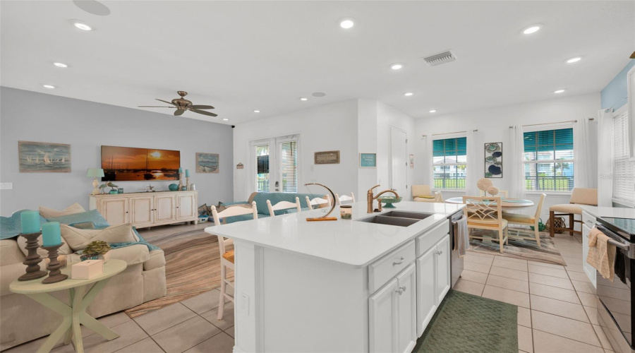 KISSIMMEE, Florida 34747, 3 Bedrooms Bedrooms, ,3 BathroomsBathrooms,Residential,For Sale,SHAKER,0,MFRO6329268