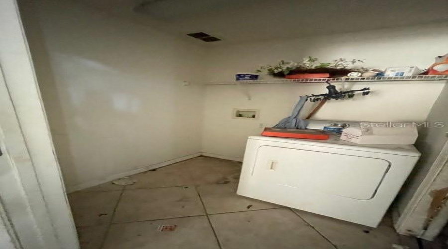 DAVENPORT, Florida 33896, 4 Bedrooms Bedrooms, ,2 BathroomsBathrooms,Residential,For Sale,CELLO,0,MFRO6329198