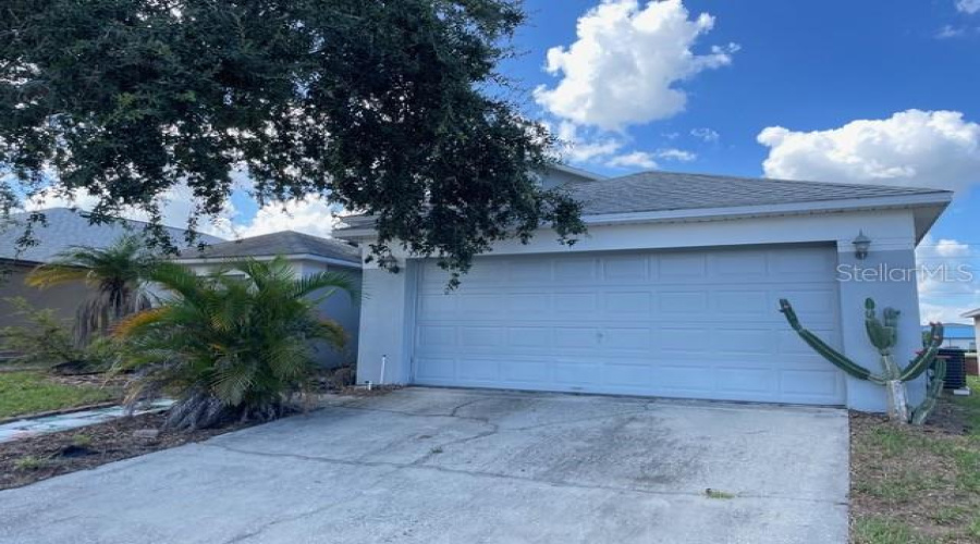 DAVENPORT, Florida 33896, 4 Bedrooms Bedrooms, ,2 BathroomsBathrooms,Residential,For Sale,CELLO,0,MFRO6329198