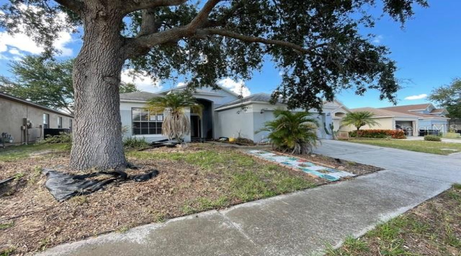 DAVENPORT, Florida 33896, 4 Bedrooms Bedrooms, ,2 BathroomsBathrooms,Residential,For Sale,CELLO,0,MFRO6329198