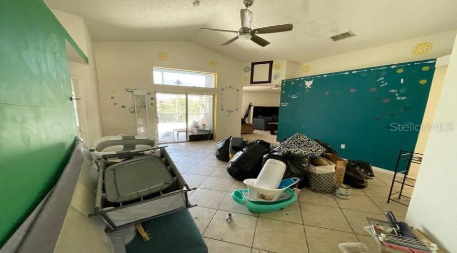 DAVENPORT, Florida 33896, 4 Bedrooms Bedrooms, ,2 BathroomsBathrooms,Residential,For Sale,CELLO,0,MFRO6329198