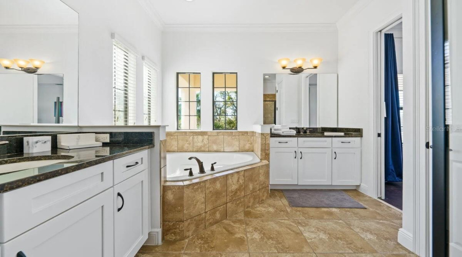 KISSIMMEE, Florida 34747, 5 Bedrooms Bedrooms, ,5 BathroomsBathrooms,Residential,For Sale,DESERT MOUNTAIN,0,MFRO6329371
