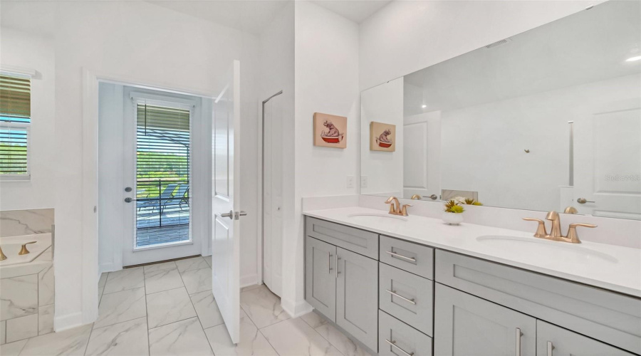 KISSIMMEE, Florida 34746, 9 Bedrooms Bedrooms, ,5 BathroomsBathrooms,Residential,For Sale,SIMILE,0,MFRO6329444