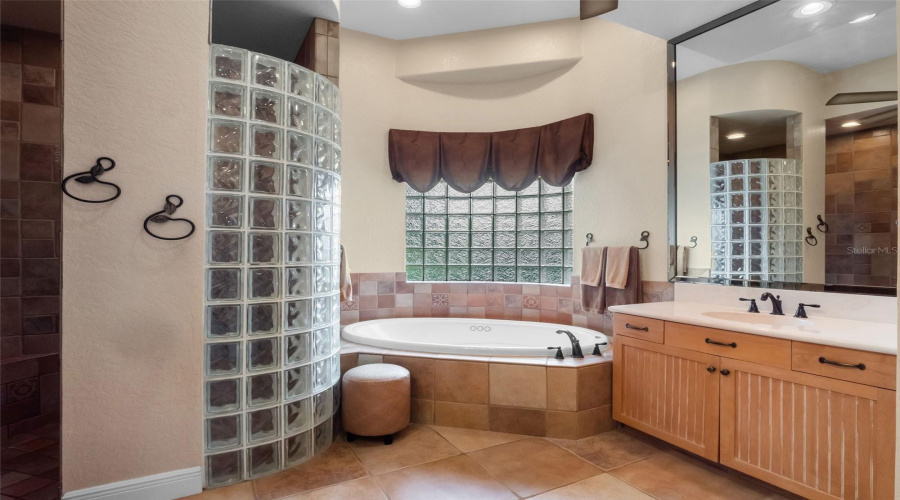 ORLANDO, Florida 32836, 4 Bedrooms Bedrooms, ,4 BathroomsBathrooms,Residential,For Sale,GREY HAWK,0,MFRO6324368