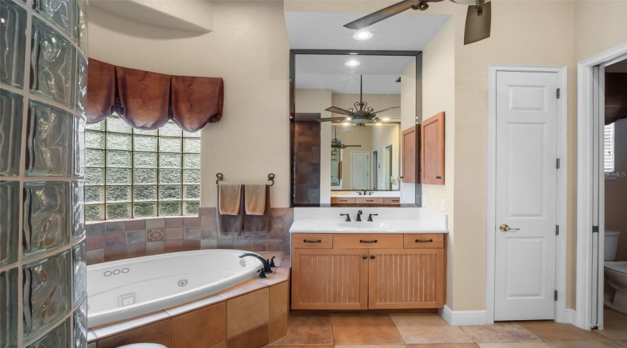 ORLANDO, Florida 32836, 4 Bedrooms Bedrooms, ,4 BathroomsBathrooms,Residential,For Sale,GREY HAWK,0,MFRO6324368