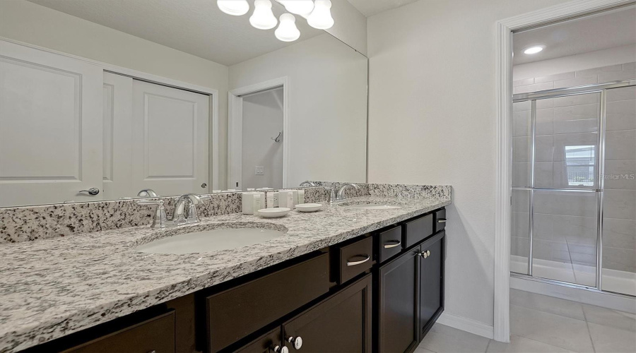 DAVENPORT, Florida 33897, 5 Bedrooms Bedrooms, ,4 BathroomsBathrooms,Residential,For Sale,PARADISE,0,MFRO6329700