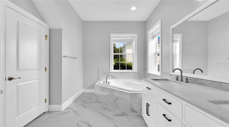 CELEBRATION, Florida 34747, 5 Bedrooms Bedrooms, ,4 BathroomsBathrooms,Residential,For Sale,ROYCROFT,0,MFRO6329057