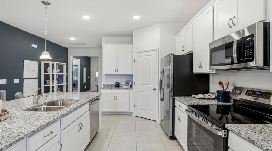 DAVENPORT, Florida 33837, 3 Bedrooms Bedrooms, ,2 BathroomsBathrooms,Residential,For Sale,ALTITUDE,0,MFRO6329808