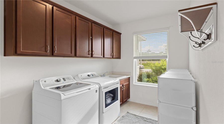 KISSIMMEE, Florida 34746, 4 Bedrooms Bedrooms, ,2 BathroomsBathrooms,Residential,For Sale,DAVENPORT CREEK,0,MFRO6329754