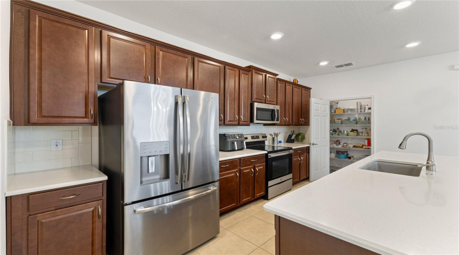 KISSIMMEE, Florida 34746, 4 Bedrooms Bedrooms, ,2 BathroomsBathrooms,Residential,For Sale,DAVENPORT CREEK,0,MFRO6329754