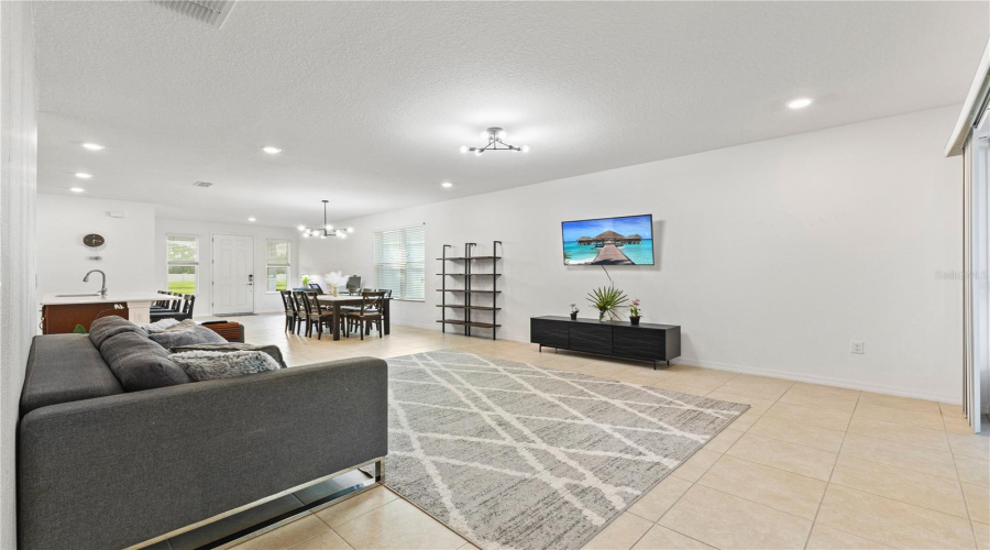 KISSIMMEE, Florida 34746, 4 Bedrooms Bedrooms, ,2 BathroomsBathrooms,Residential,For Sale,DAVENPORT CREEK,0,MFRO6329754