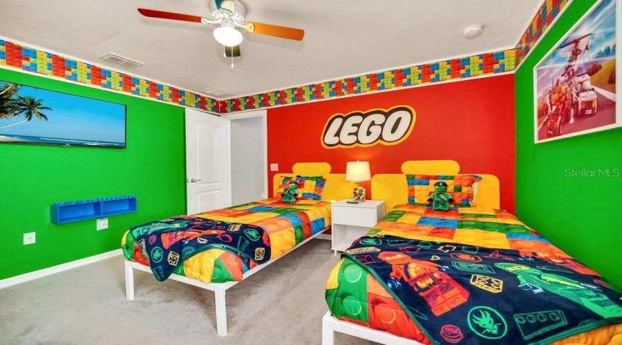 DAVENPORT, Florida 33837, 6 Bedrooms Bedrooms, ,4 BathroomsBathrooms,Residential,For Sale,OAKMOSS,0,MFRO6325578