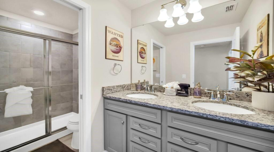 DAVENPORT, Florida 33837, 6 Bedrooms Bedrooms, ,4 BathroomsBathrooms,Residential,For Sale,OAKMOSS,0,MFRO6325578