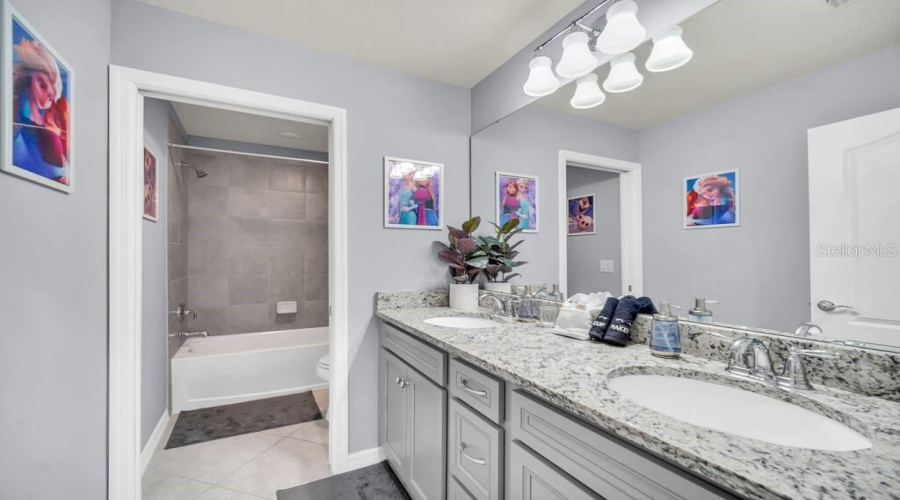 DAVENPORT, Florida 33837, 6 Bedrooms Bedrooms, ,4 BathroomsBathrooms,Residential,For Sale,OAKMOSS,0,MFRO6325578