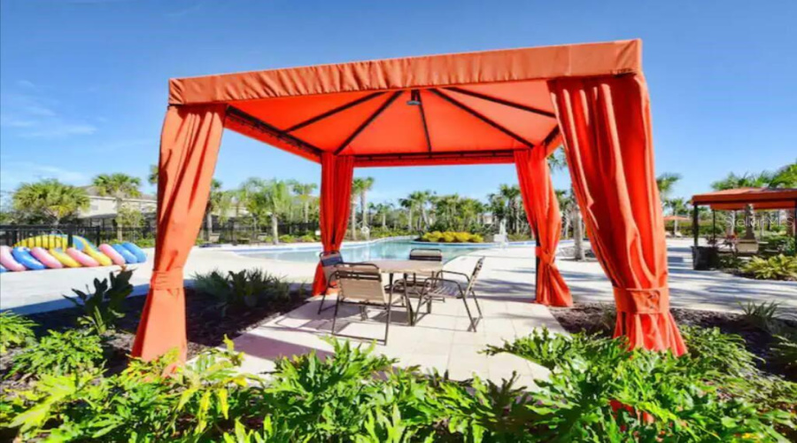 DAVENPORT, Florida 33837, 6 Bedrooms Bedrooms, ,4 BathroomsBathrooms,Residential,For Sale,OAKMOSS,0,MFRO6325578