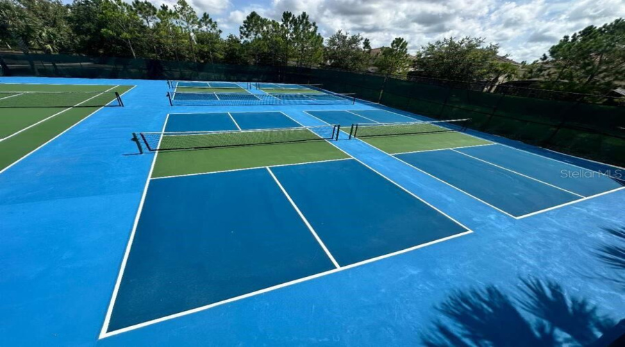 DAVENPORT, Florida 33837, 6 Bedrooms Bedrooms, ,4 BathroomsBathrooms,Residential,For Sale,OAKMOSS,0,MFRO6325578