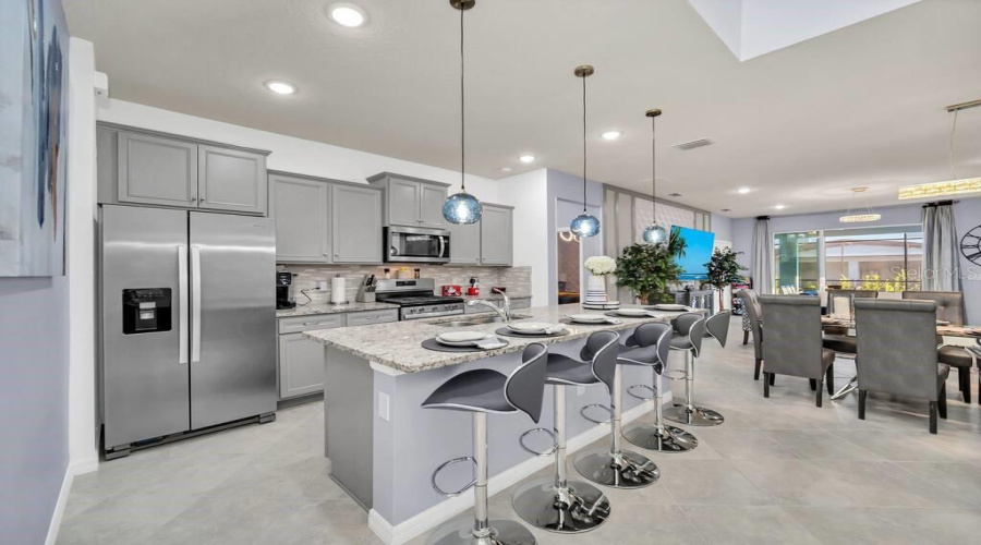 DAVENPORT, Florida 33837, 6 Bedrooms Bedrooms, ,4 BathroomsBathrooms,Residential,For Sale,OAKMOSS,0,MFRO6325578