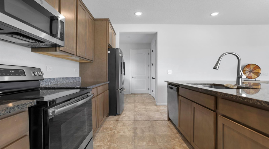 DAVENPORT, Florida 33837, 5 Bedrooms Bedrooms, ,3 BathroomsBathrooms,Residential,For Sale,SUGARWOOD,0,MFRO6329557