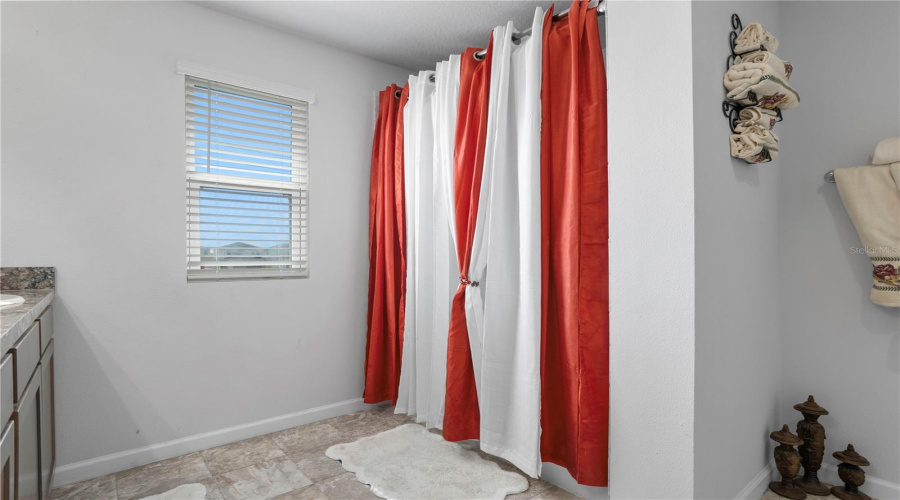 DAVENPORT, Florida 33837, 5 Bedrooms Bedrooms, ,3 BathroomsBathrooms,Residential,For Sale,SUGARWOOD,0,MFRO6329557