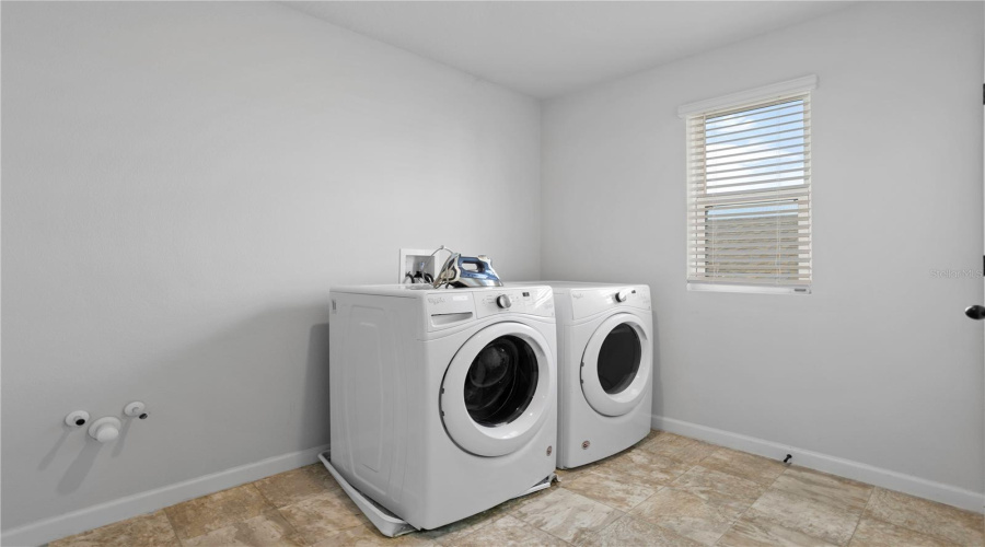 DAVENPORT, Florida 33837, 5 Bedrooms Bedrooms, ,3 BathroomsBathrooms,Residential,For Sale,SUGARWOOD,0,MFRO6329557