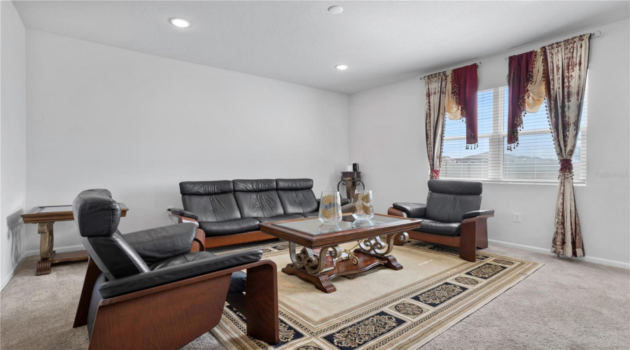 DAVENPORT, Florida 33837, 5 Bedrooms Bedrooms, ,3 BathroomsBathrooms,Residential,For Sale,SUGARWOOD,0,MFRO6329557