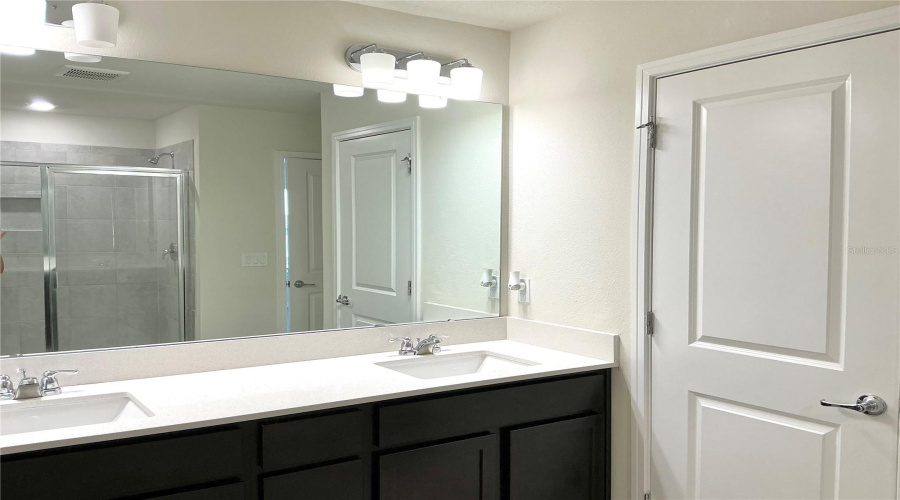 DAVENPORT, Florida 33896, 3 Bedrooms Bedrooms, ,2 BathroomsBathrooms,Residential,For Sale,STUNNING,0,MFRS5131322