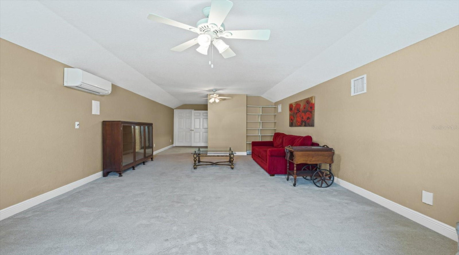 Upstairs Bedroom/Loft