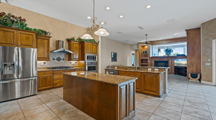 Deluxe kitchen with natural gas