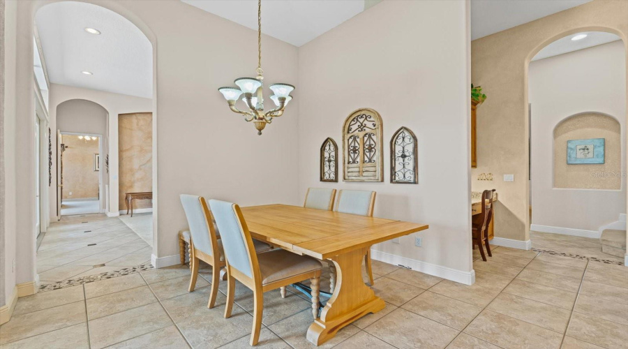Breakfast Nook/Dinette