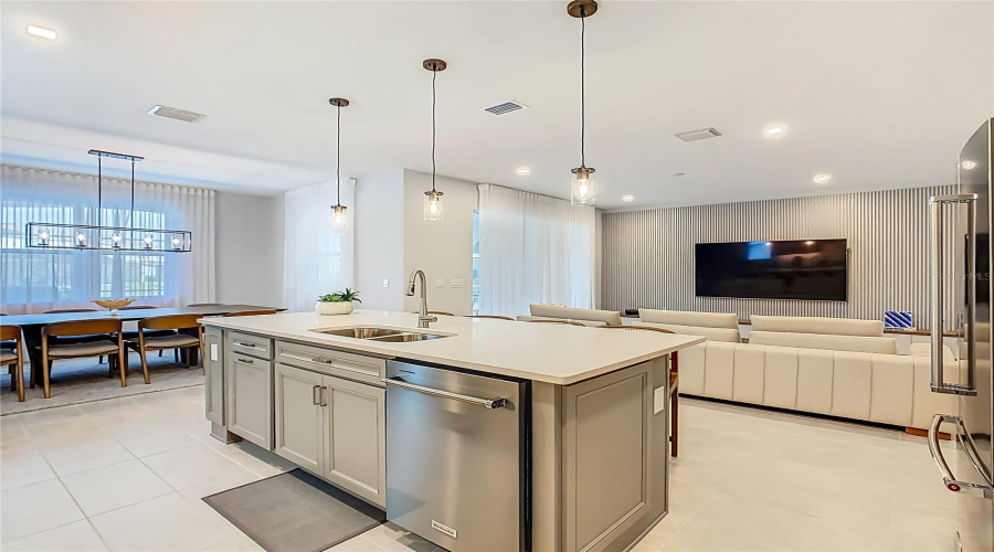 ORLANDO, Florida 32836, 5 Bedrooms Bedrooms, ,4 BathroomsBathrooms,Residential,For Sale,PARKVIEW RESERVE,0,MFRO6328563