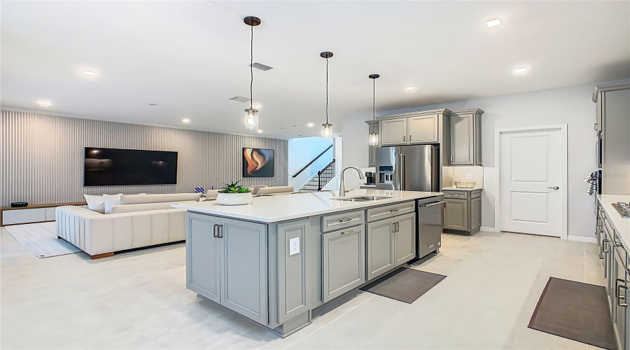 ORLANDO, Florida 32836, 5 Bedrooms Bedrooms, ,4 BathroomsBathrooms,Residential,For Sale,PARKVIEW RESERVE,0,MFRO6328563