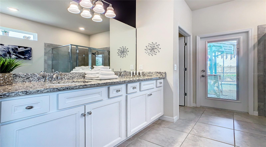 DAVENPORT, Florida 33897, 7 Bedrooms Bedrooms, ,5 BathroomsBathrooms,Residential,For Sale,LILAC,0,MFRO6281370