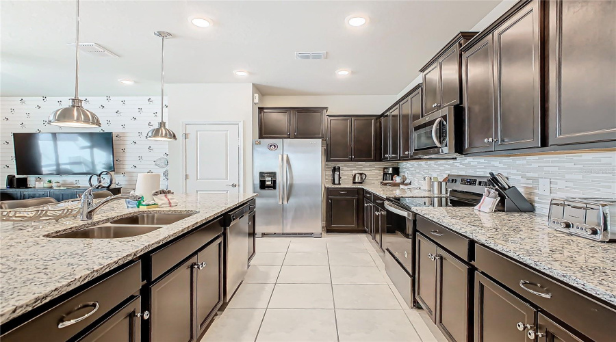 DAVENPORT, Florida 33897, 5 Bedrooms Bedrooms, ,4 BathroomsBathrooms,Residential,For Sale,JASMINE,0,MFRO6258498